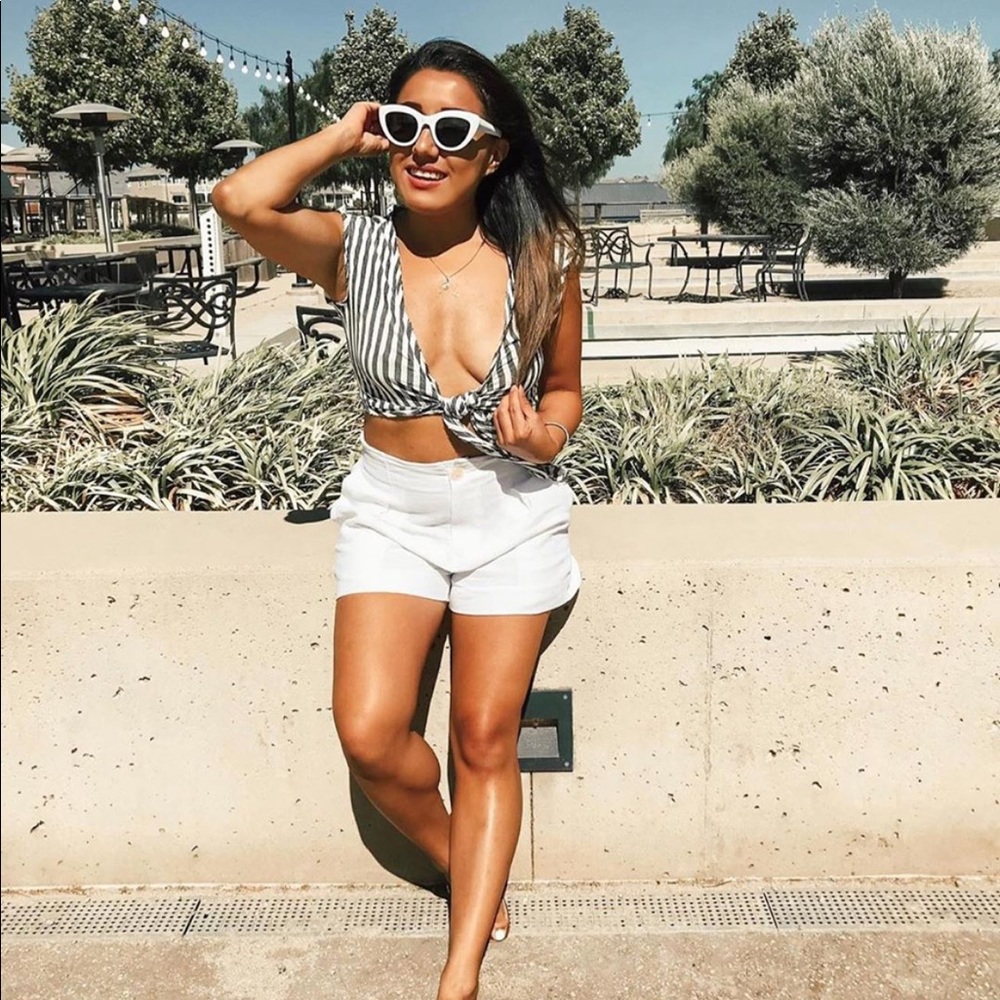 High Waist White Short - Picture 2 of 7